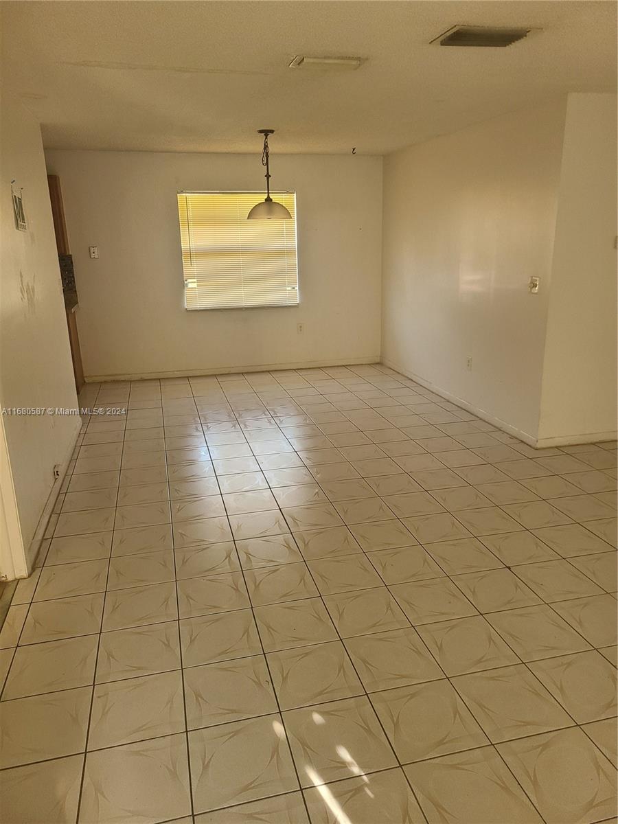 NORTH HOLLYWOOD - Residential Lease