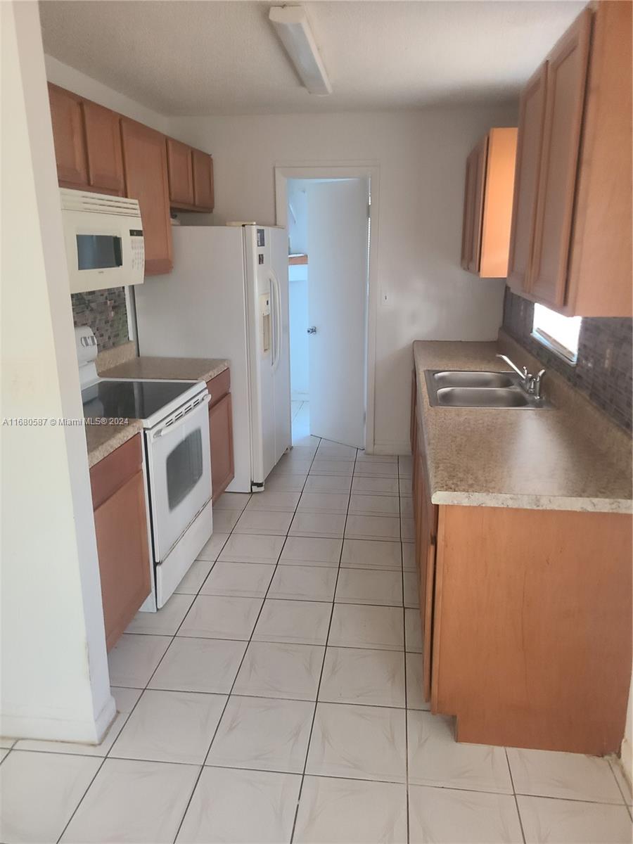 NORTH HOLLYWOOD - Residential Lease