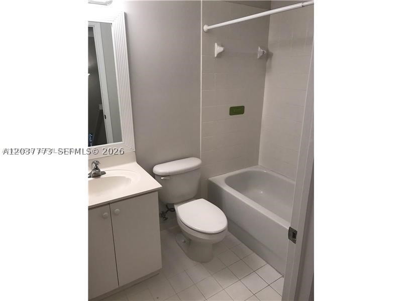THE COURTS AT BAYSHORE I - Residential Lease