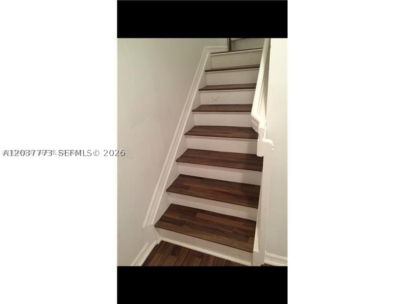 THE COURTS AT BAYSHORE I - Residential Lease