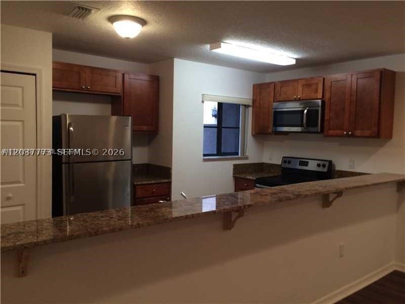 THE COURTS AT BAYSHORE I - Residential Lease