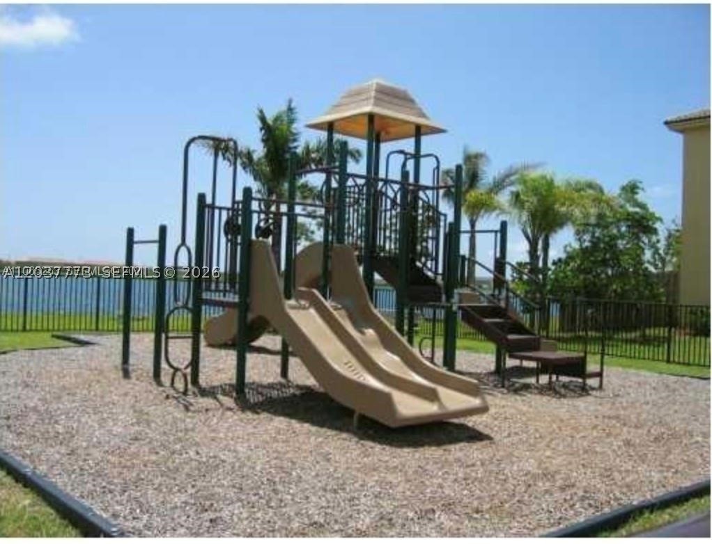 THE COURTS AT BAYSHORE I - Residential Lease