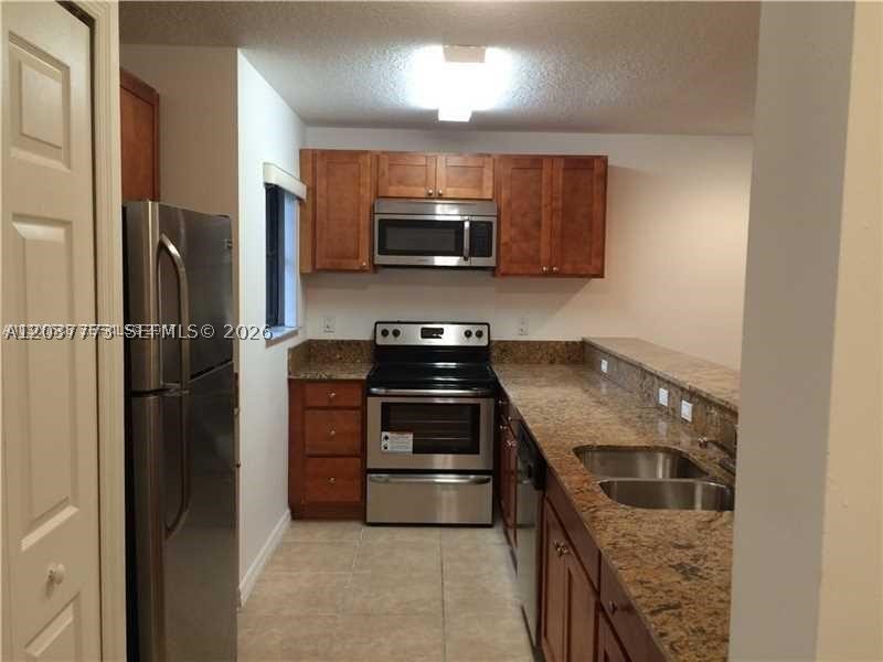 THE COURTS AT BAYSHORE I - Residential Lease
