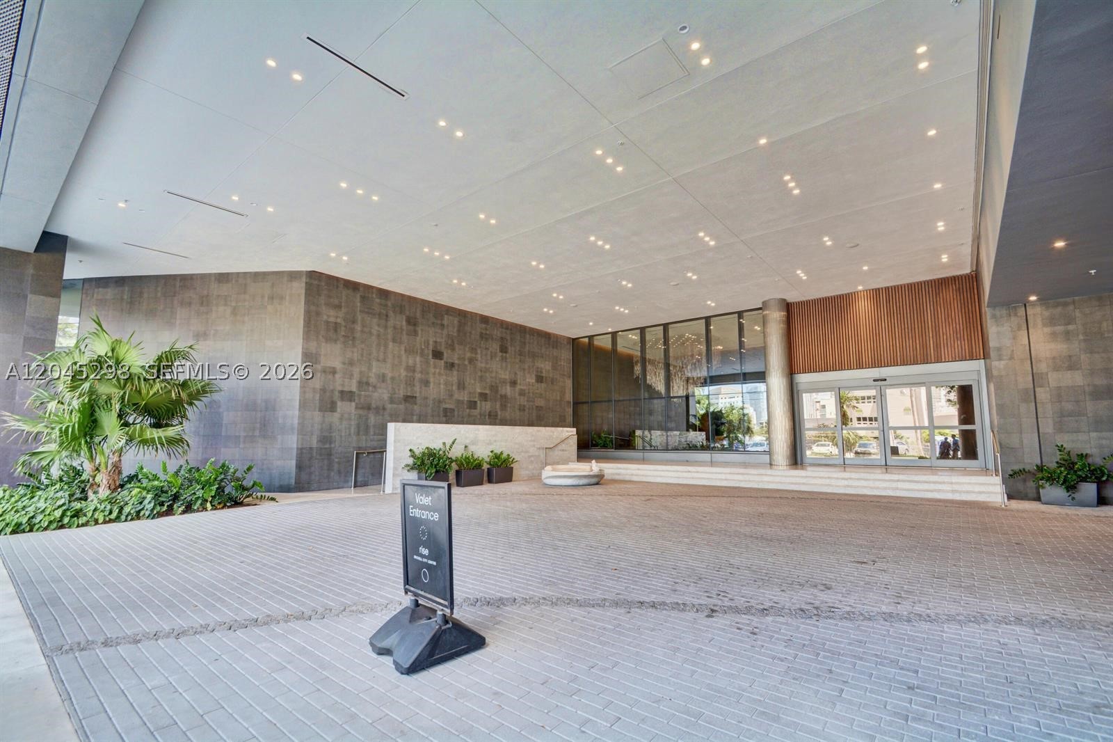 RISE CONDO - Residential Lease