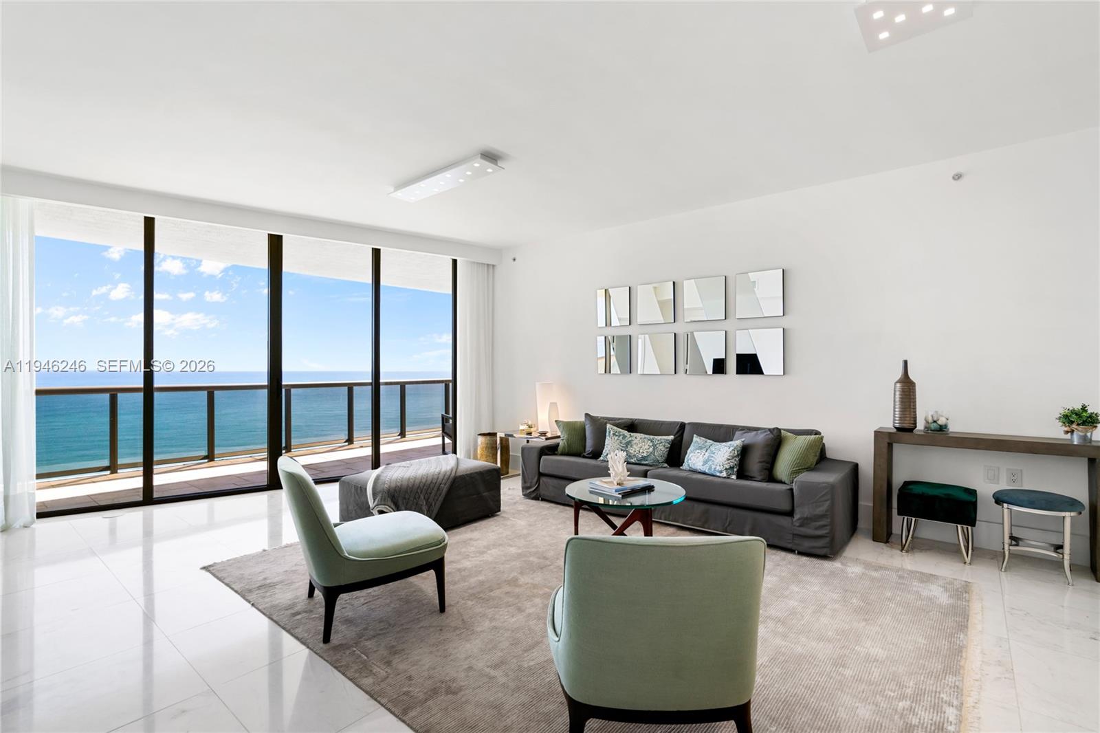 SAYAN CONDO - Residential