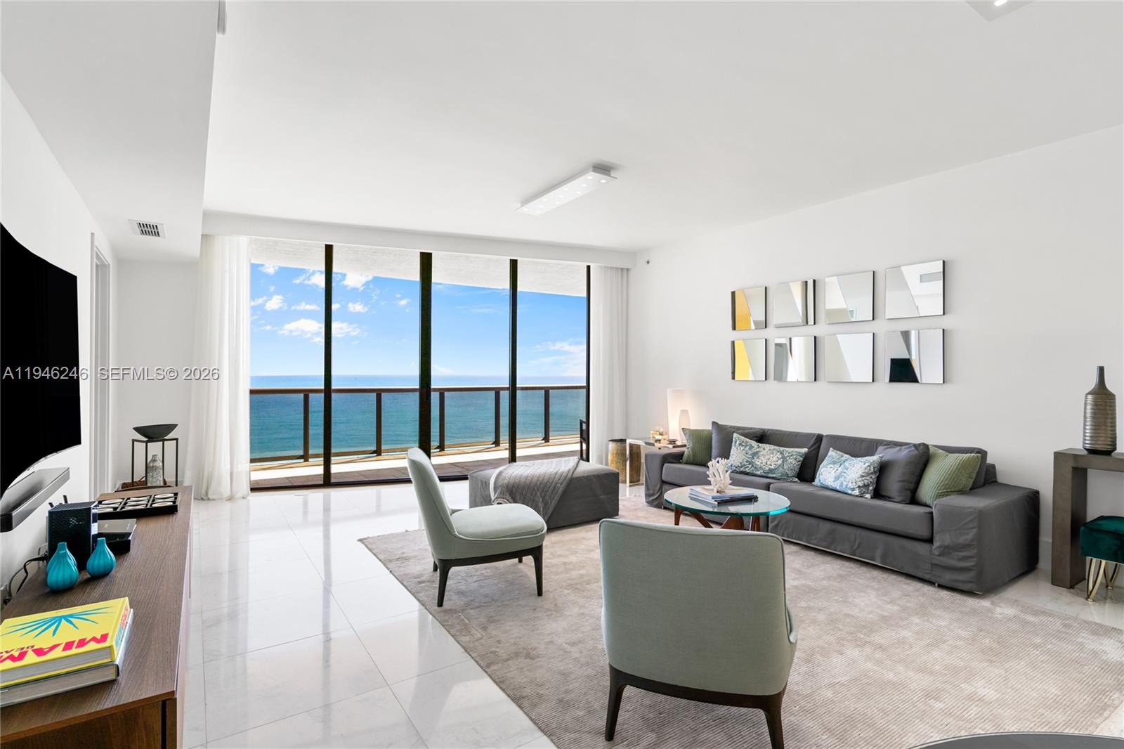SAYAN CONDO - Residential