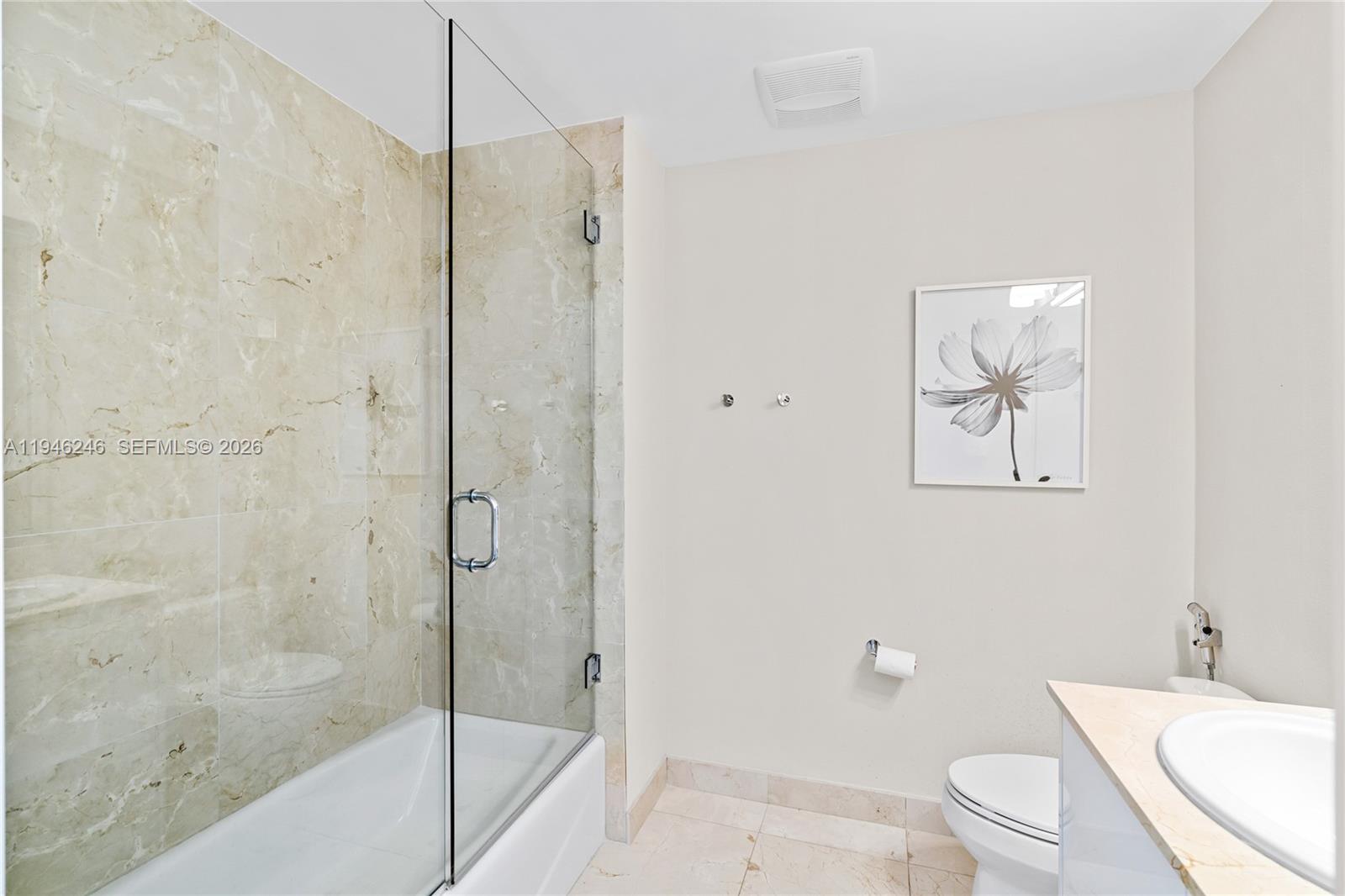 SAYAN CONDO - Residential