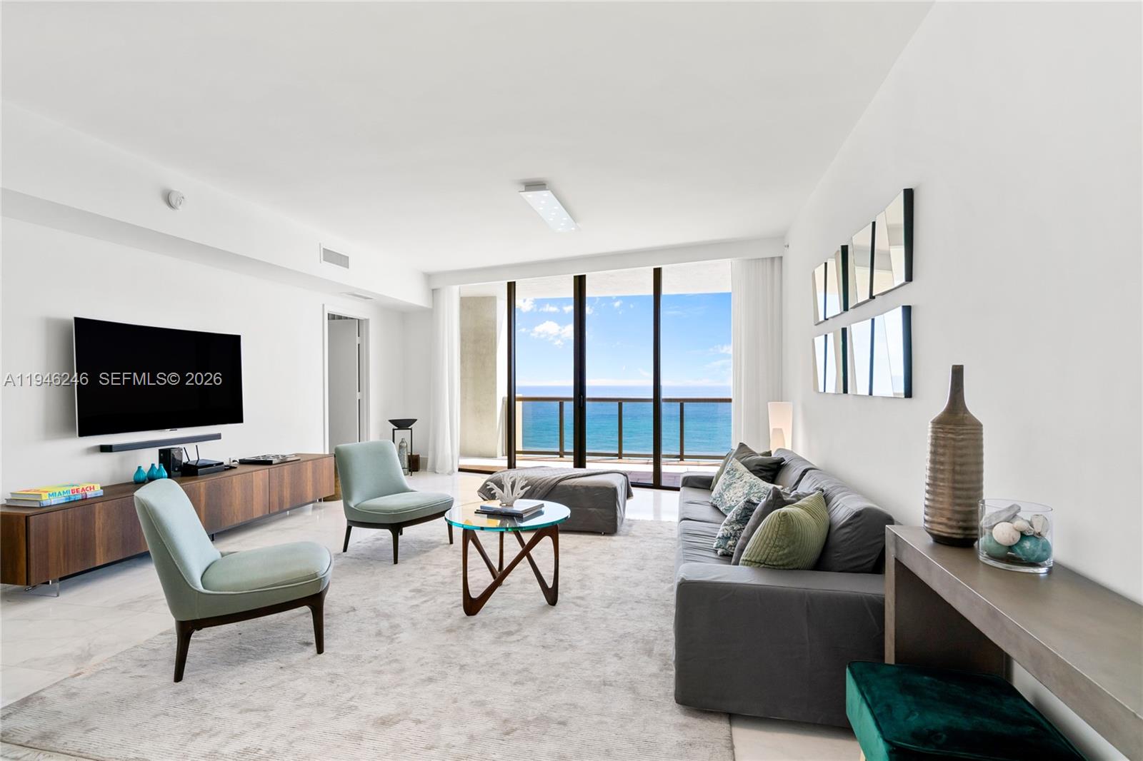 SAYAN CONDO - Residential