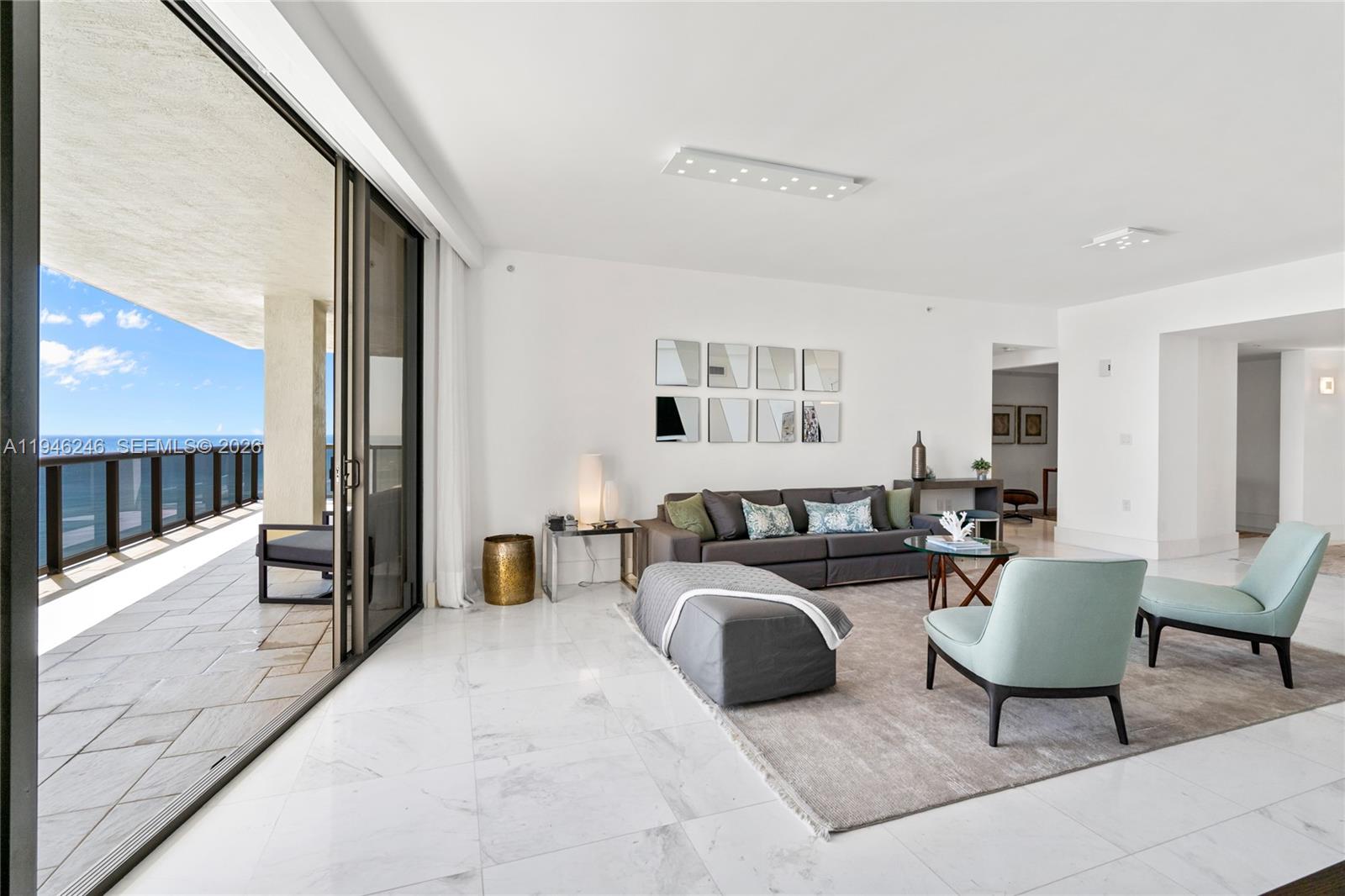 SAYAN CONDO - Residential