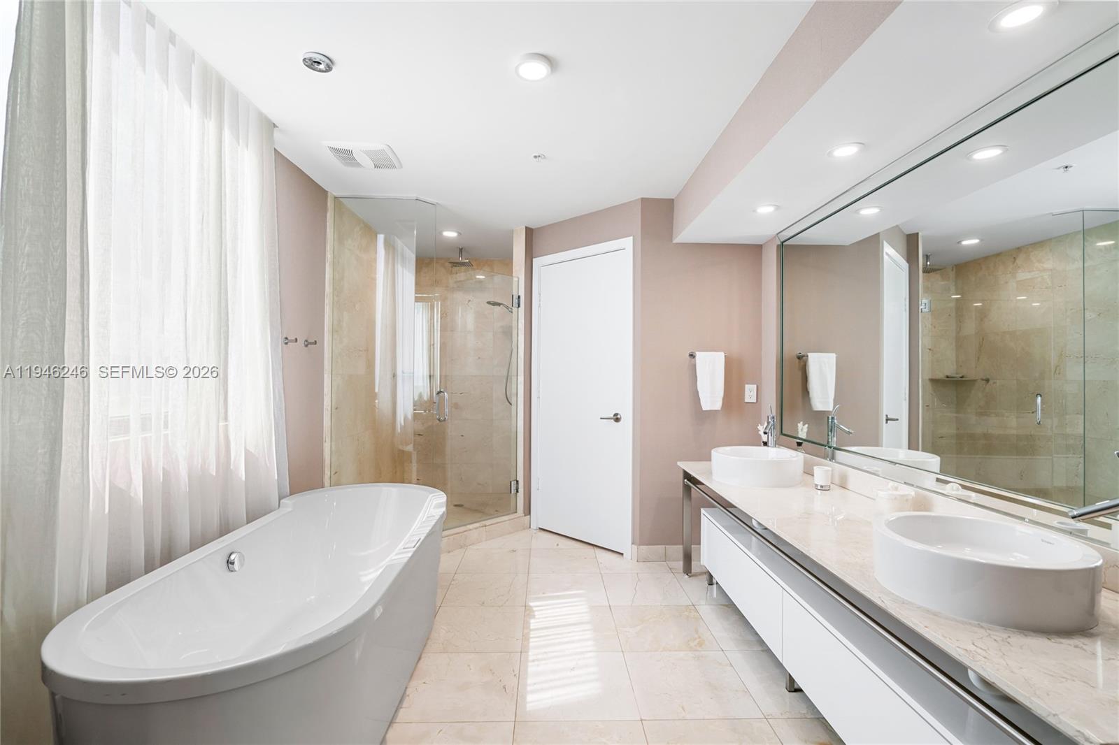 SAYAN CONDO - Residential