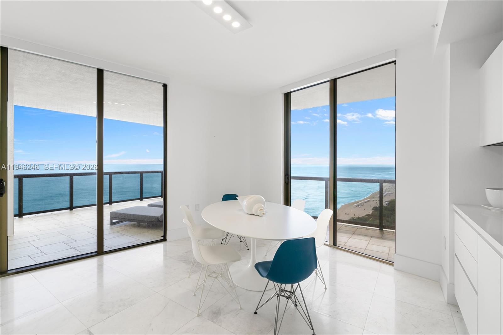 SAYAN CONDO - Residential