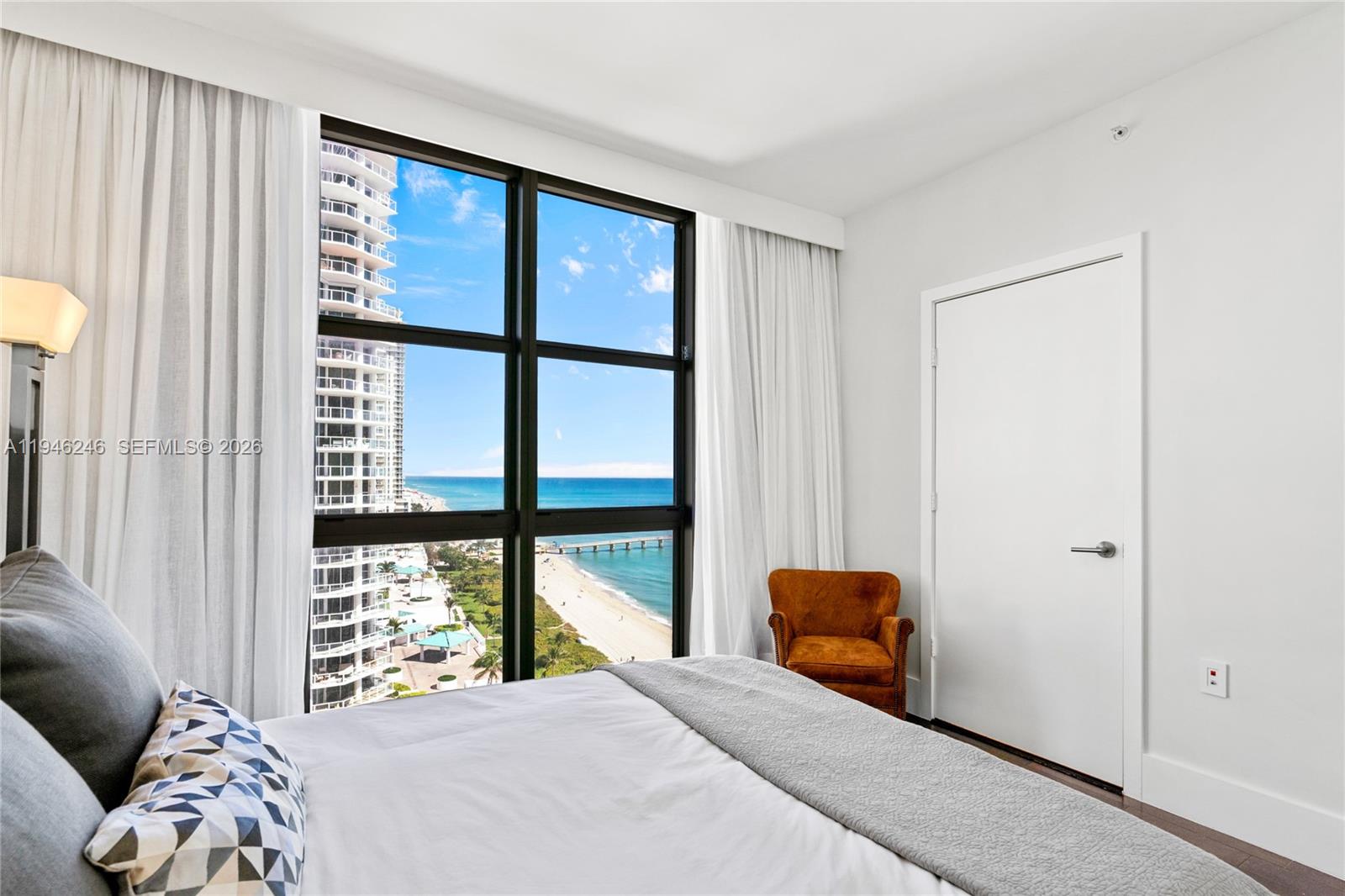 SAYAN CONDO - Residential