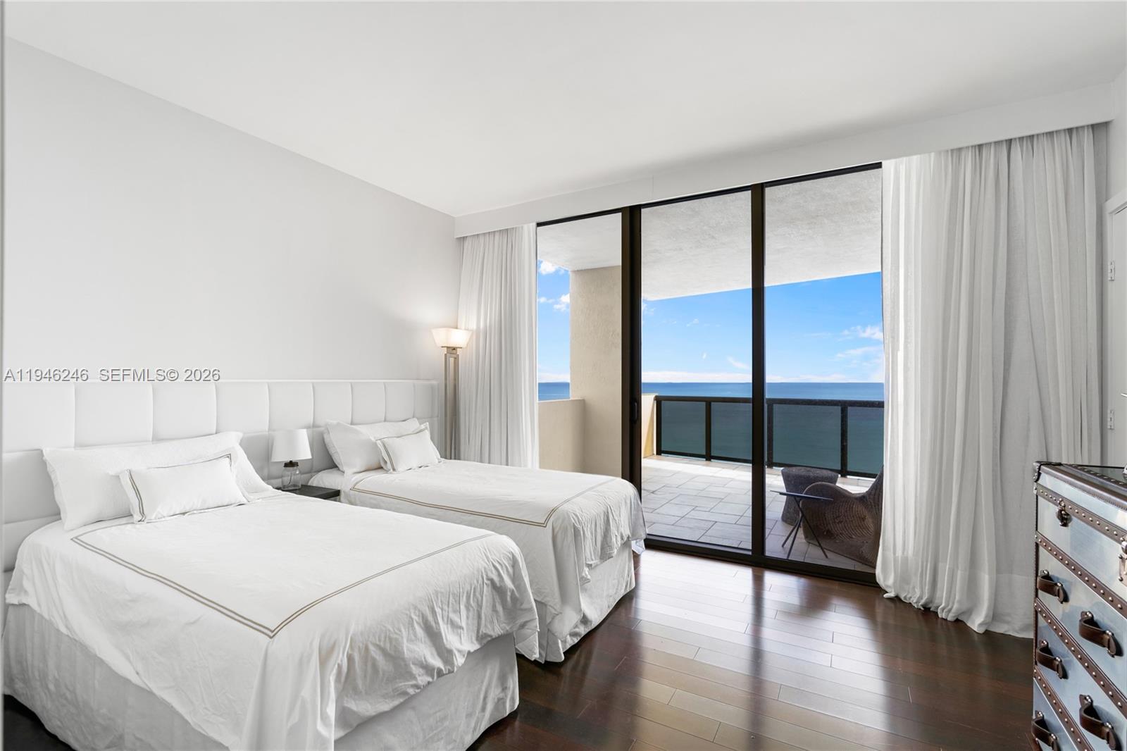 SAYAN CONDO - Residential