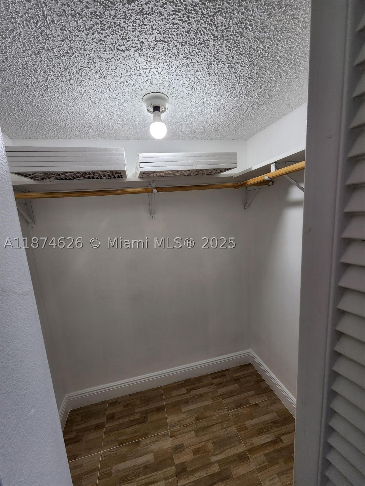 MEADOWBROOK LAKES CONDO - Residential