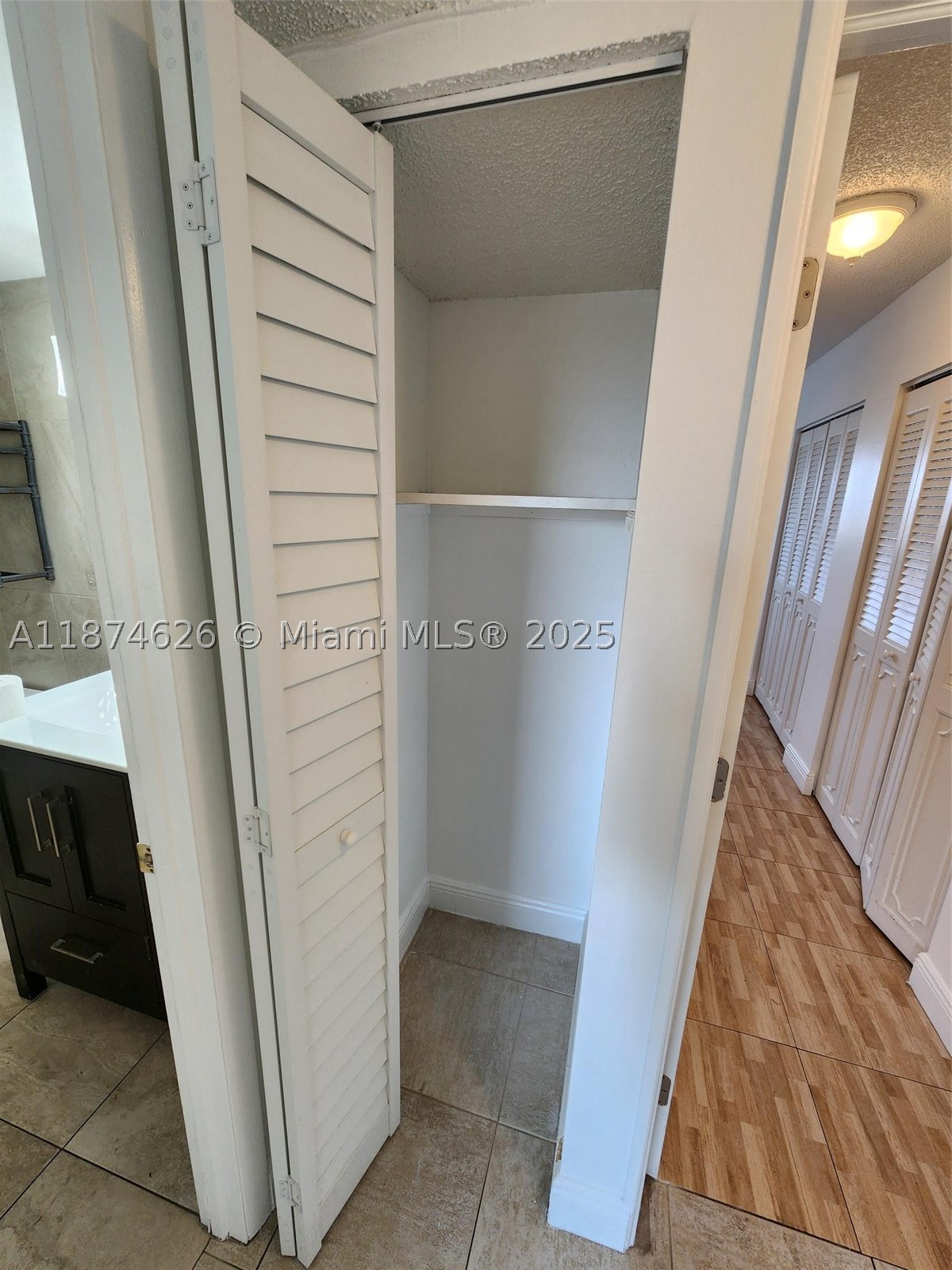 MEADOWBROOK LAKES CONDO - Residential