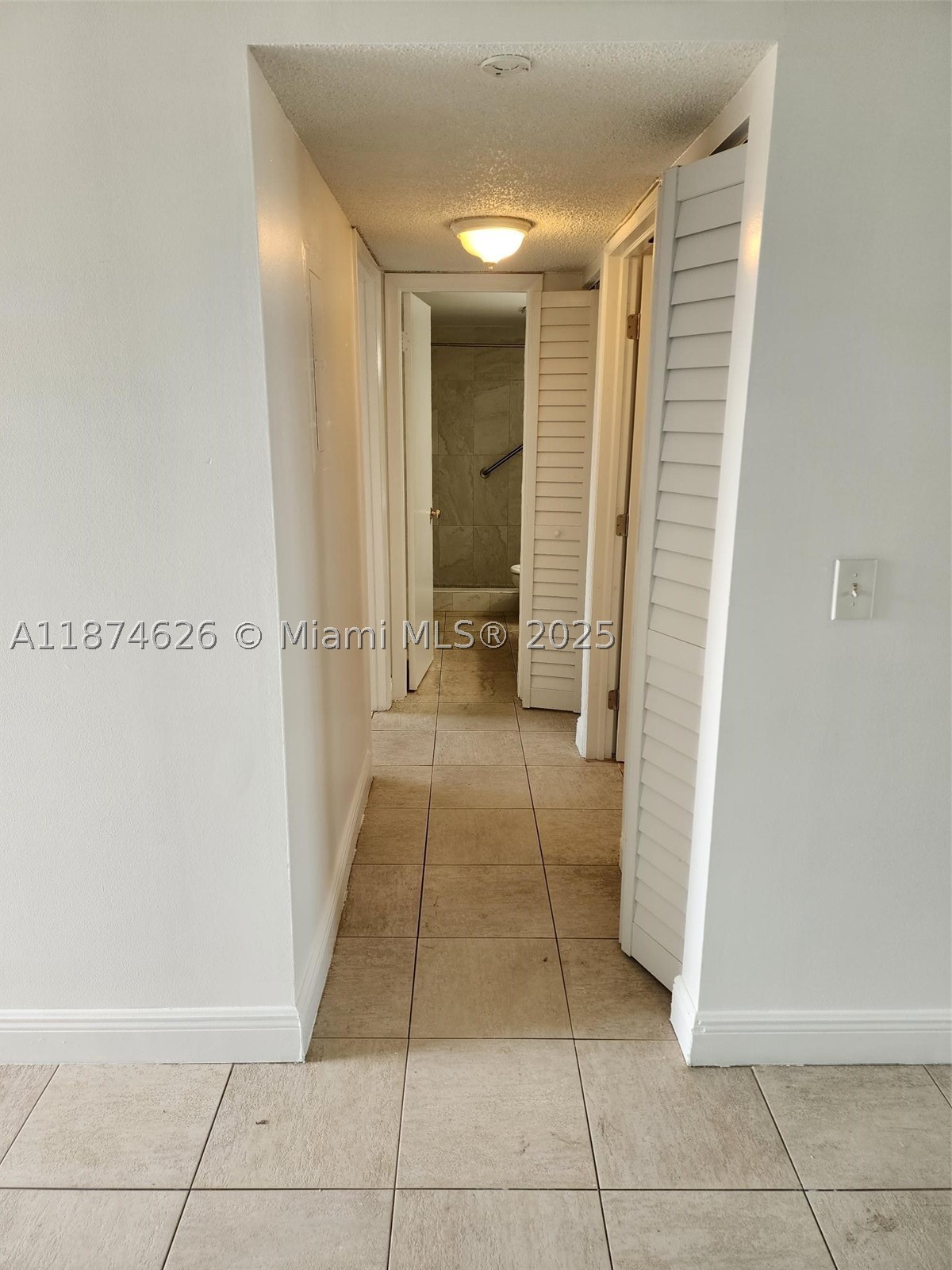 MEADOWBROOK LAKES CONDO - Residential