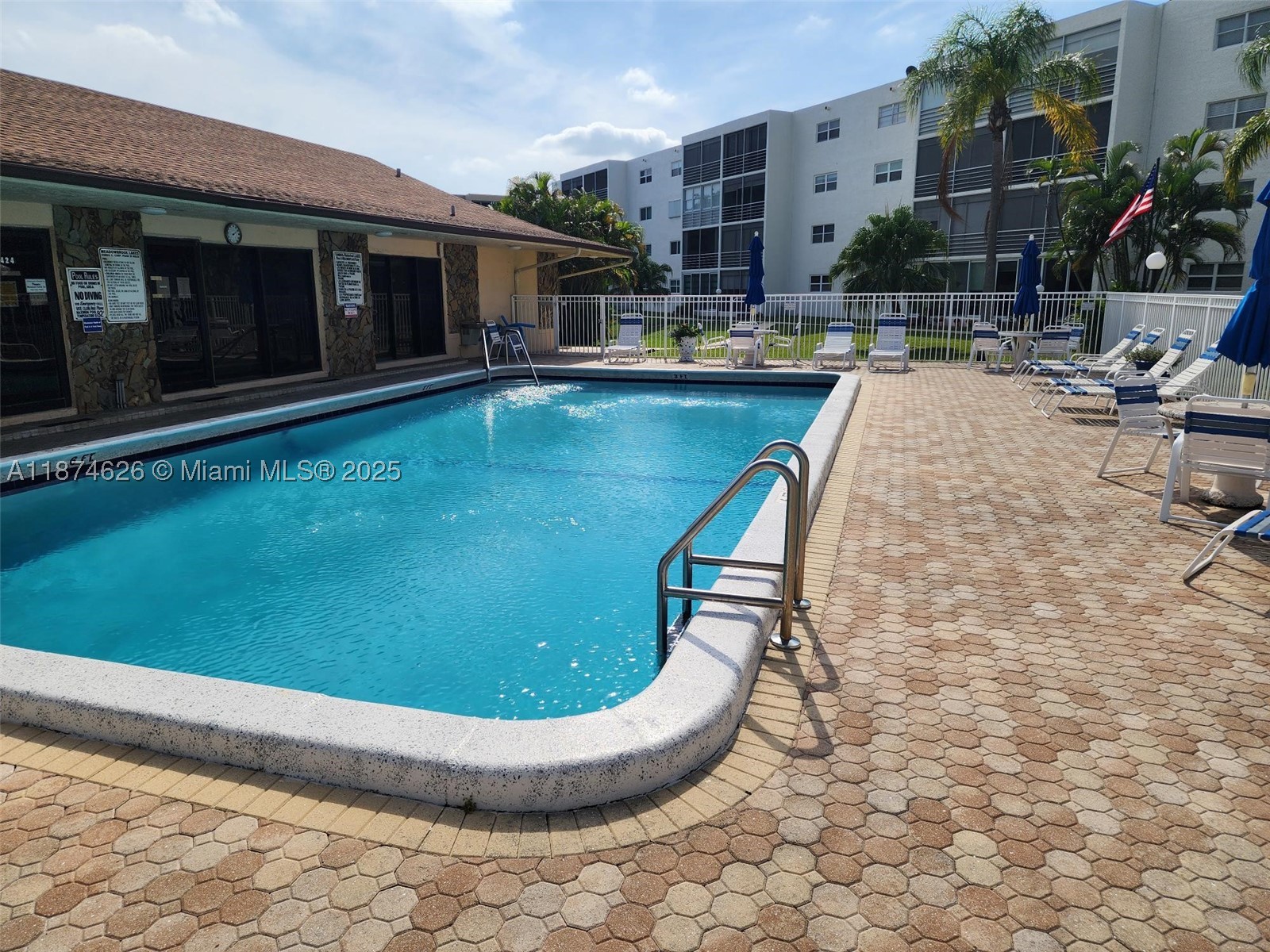 MEADOWBROOK LAKES CONDO - Residential