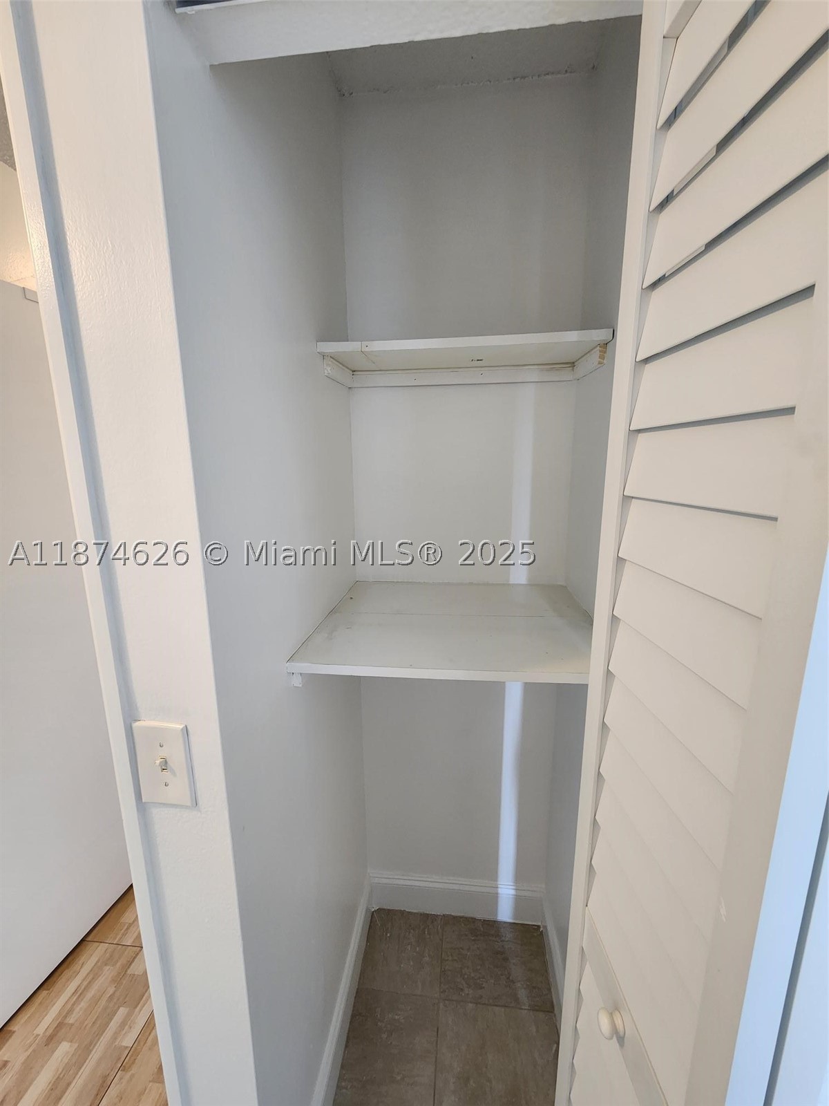 MEADOWBROOK LAKES CONDO - Residential
