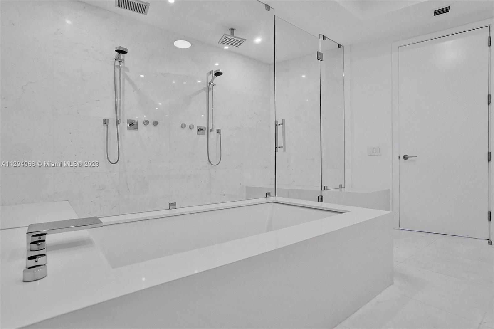 18555 COLLINS AVENUE COND - Residential