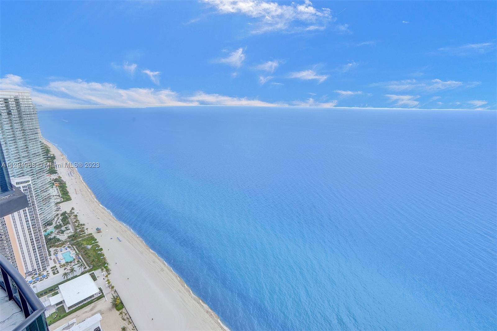 18555 COLLINS AVENUE COND - Residential
