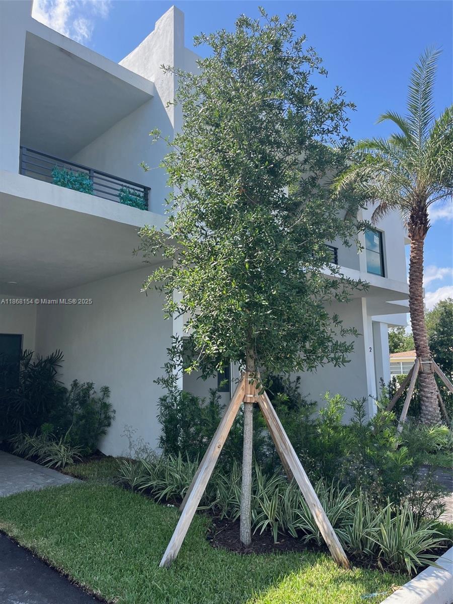 Welcome to this spacious and modern townhouse located in the desirable community of Hollytown Village. This home offers 3 bedrooms, 2.5 bathrooms, and an inviting open layout perfect for comfortable living. The community offers residents a peaceful environment with convenient access to shopping, Schools, dining, major highways, and just minutes from the beaches of Hollywood.
Perfect for families or investors, Easy to show.