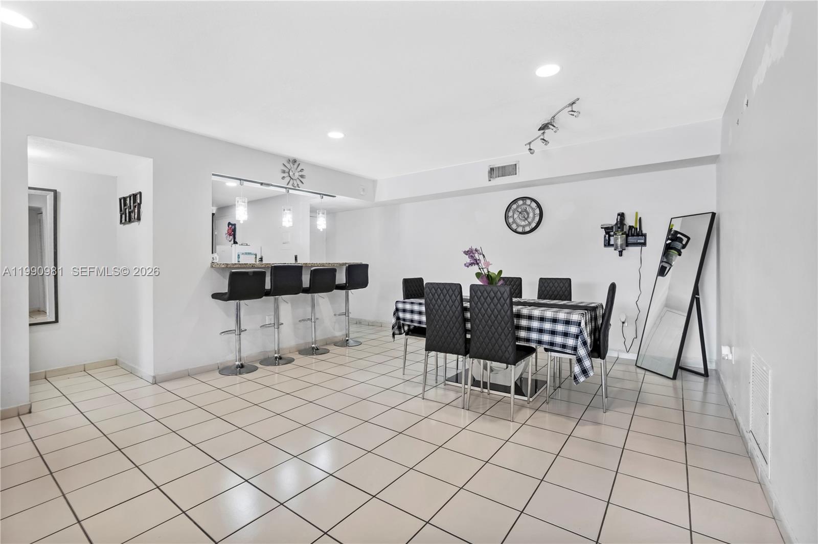 SUNSET PALMS EAST CONDO - Residential