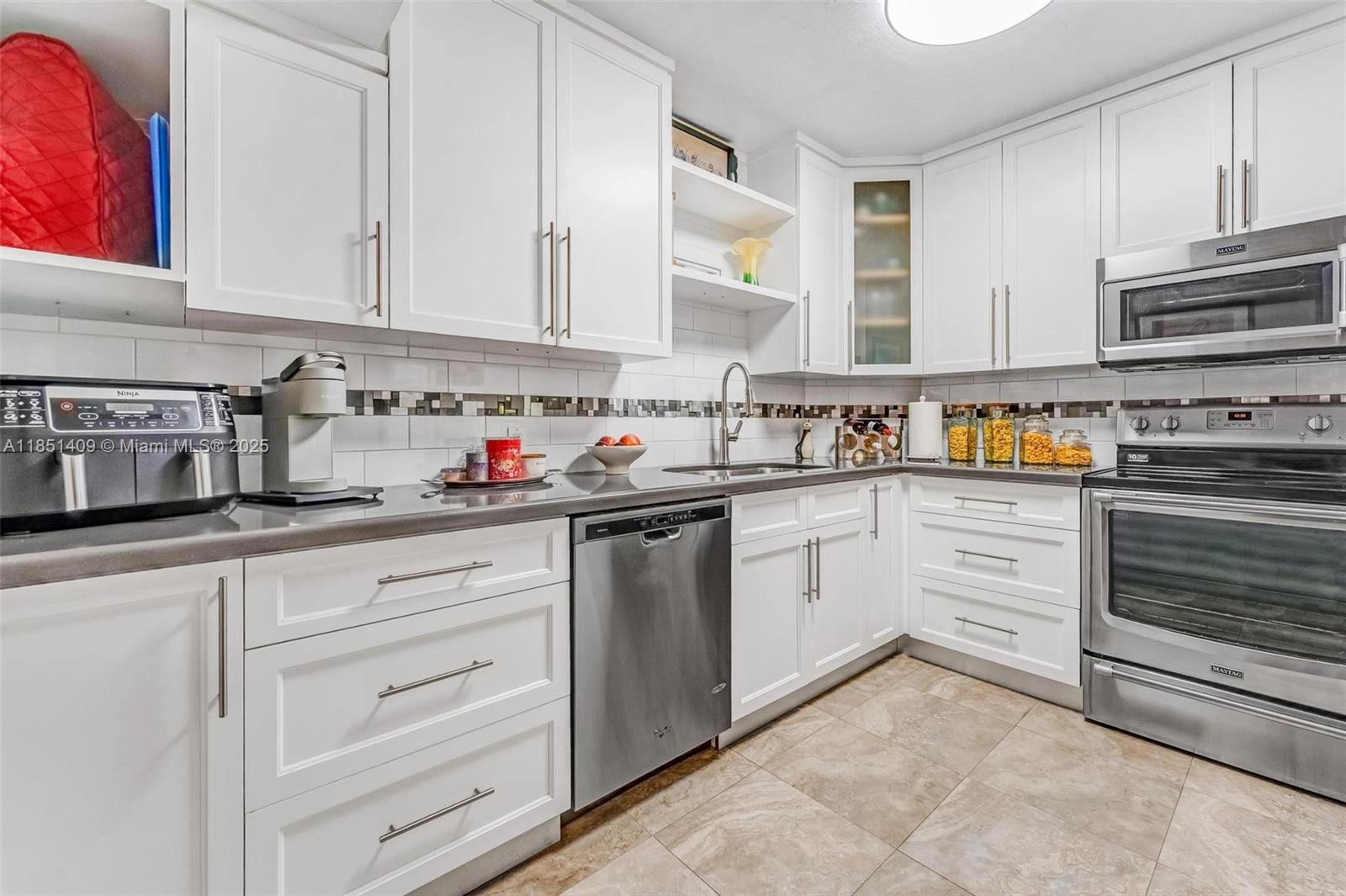HILLCREST EAST NO 23 COND - Residential