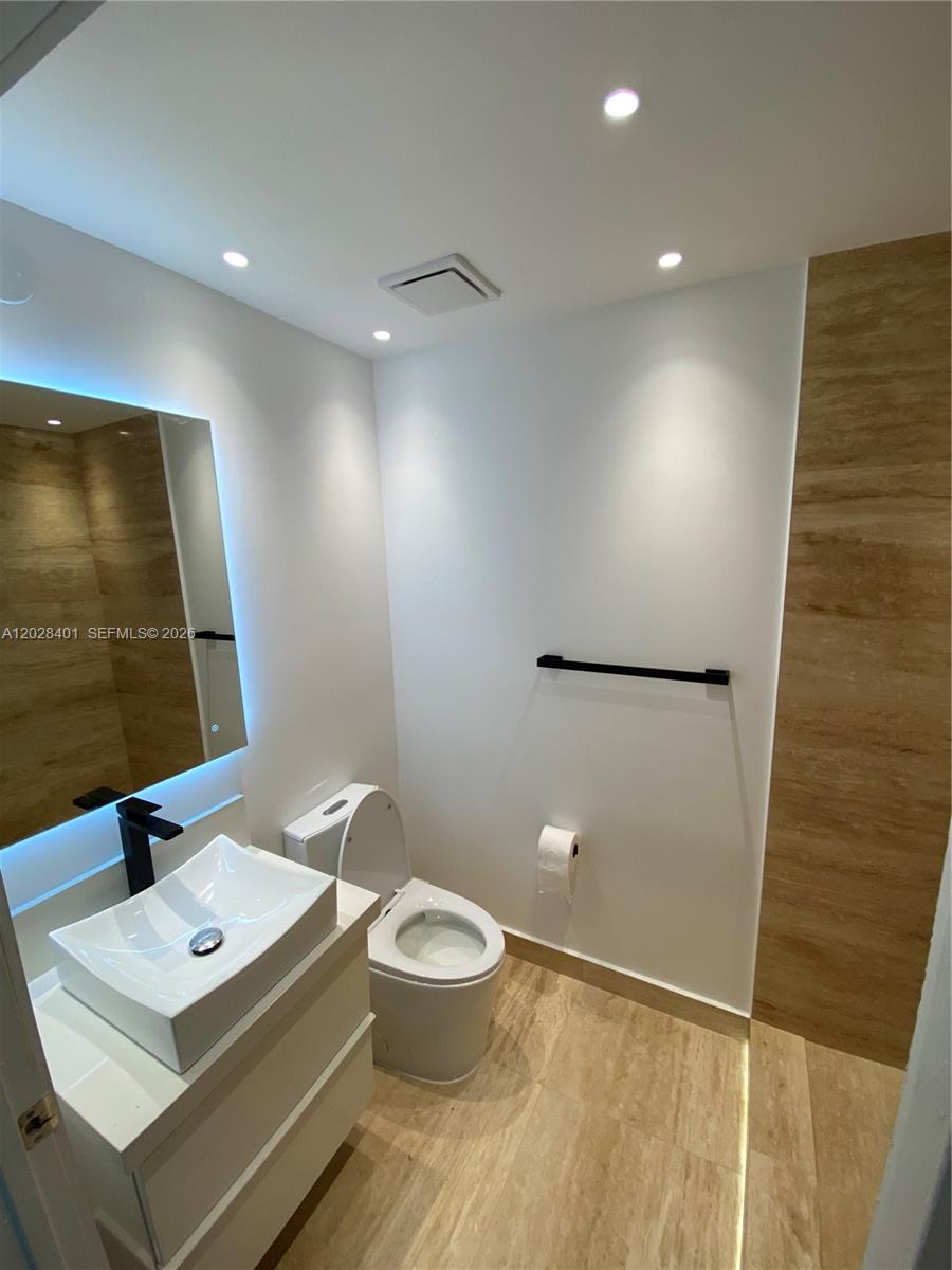 AVENTURA MARINA CONDO NUM - Residential