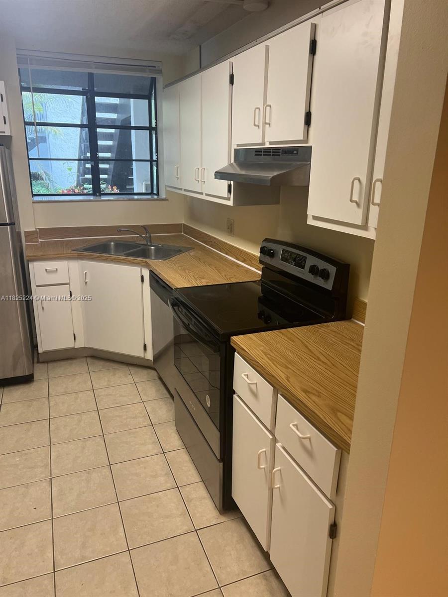 VILLAS AT MEADOW LAKES CO - Residential