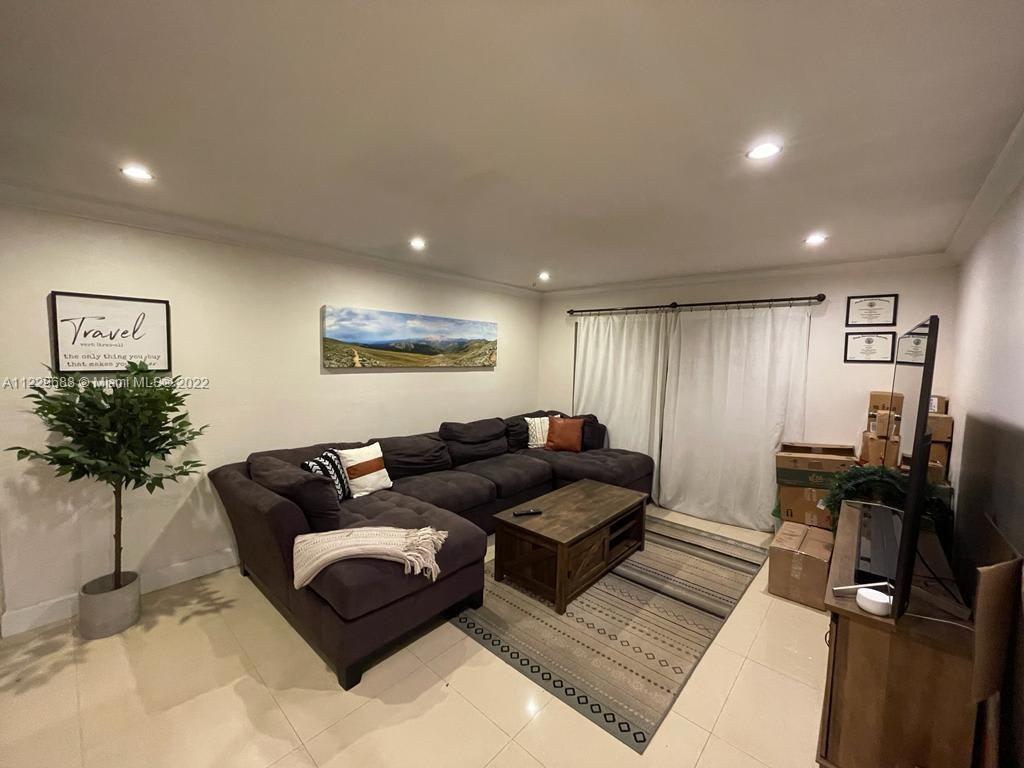 KENDALLWOOD VILLAS CONDO - Residential