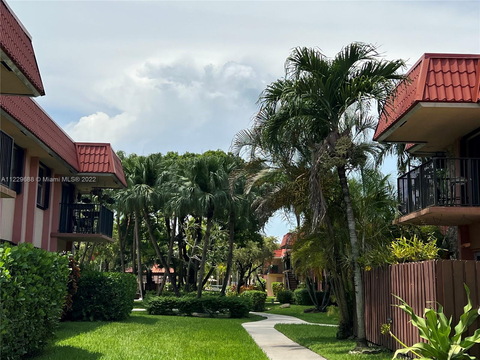 KENDALLWOOD VILLAS CONDO - Residential