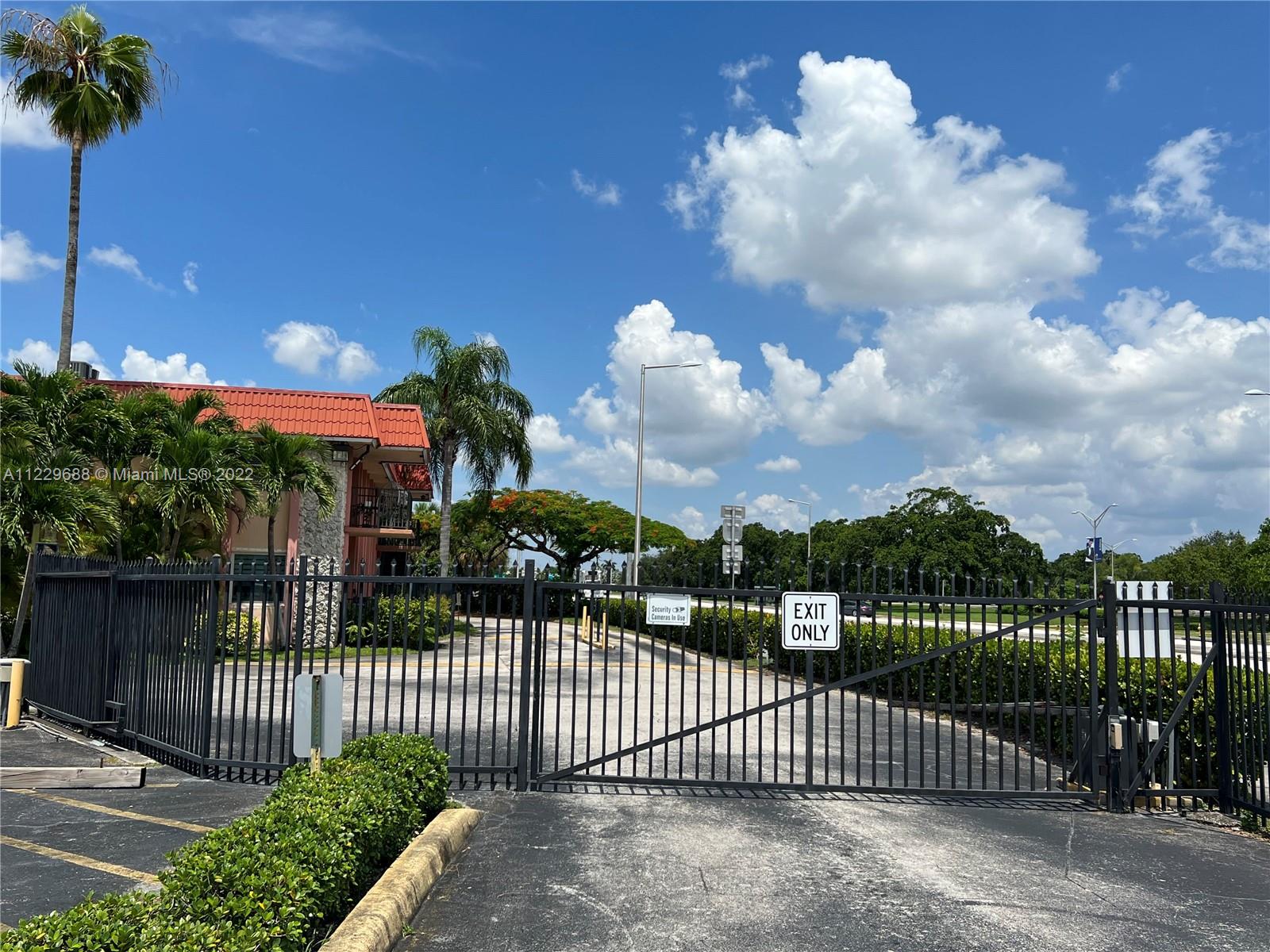KENDALLWOOD VILLAS CONDO - Residential