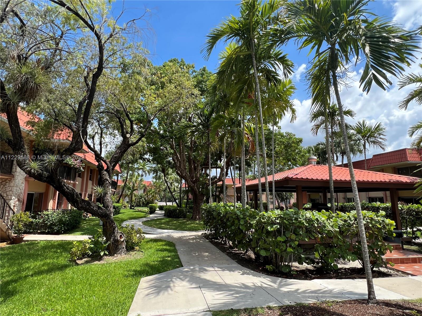 KENDALLWOOD VILLAS CONDO - Residential