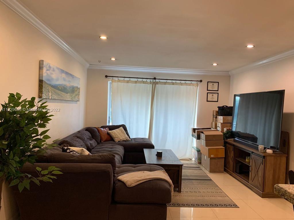 KENDALLWOOD VILLAS CONDO - Residential