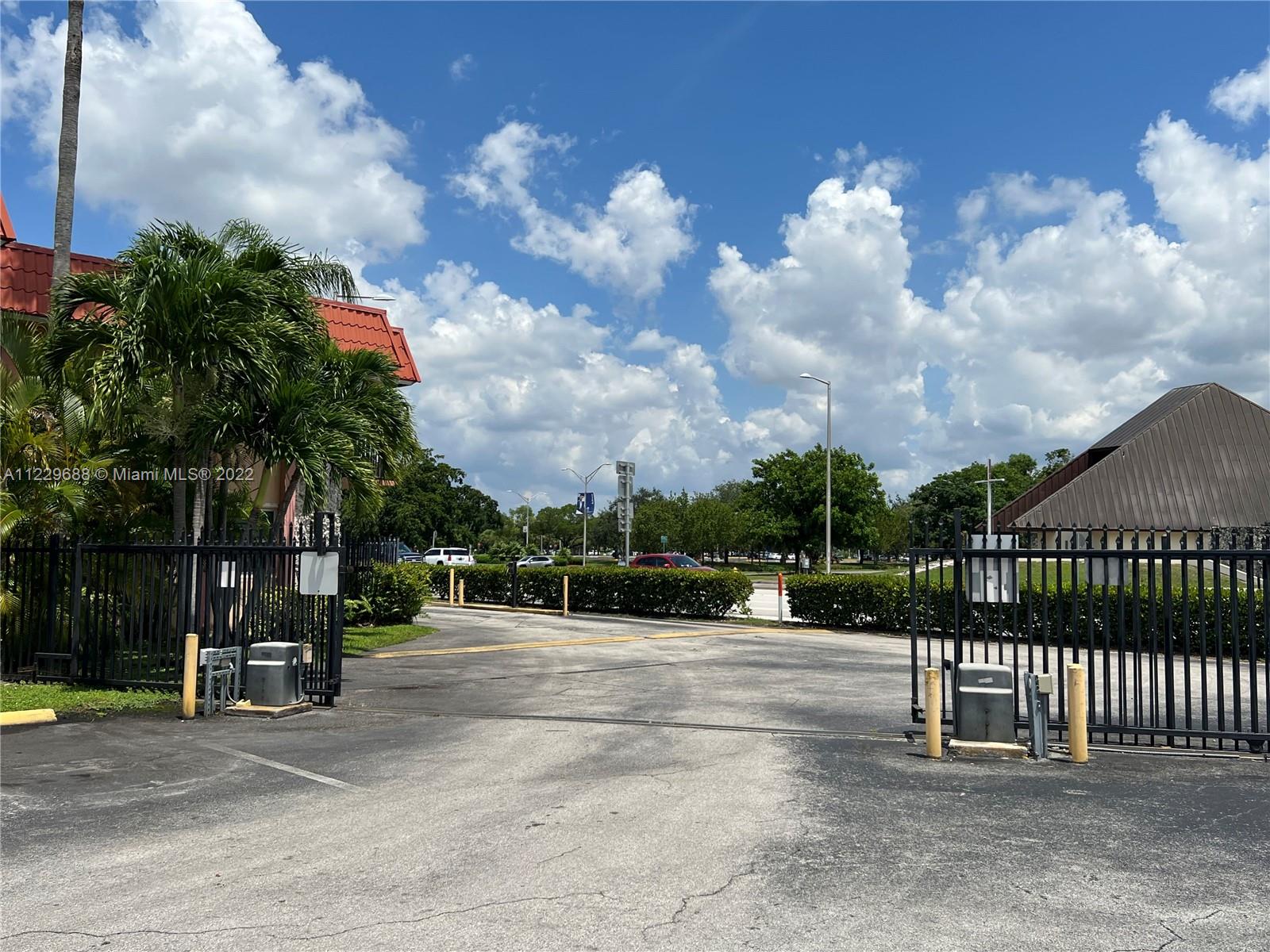 KENDALLWOOD VILLAS CONDO - Residential
