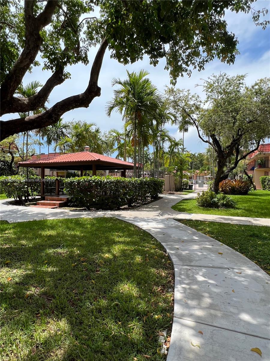 KENDALLWOOD VILLAS CONDO - Residential