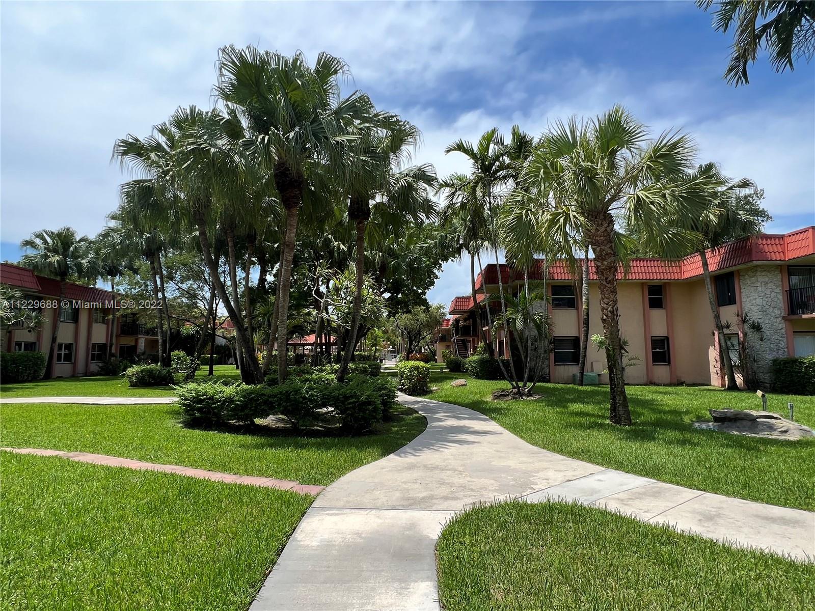 KENDALLWOOD VILLAS CONDO - Residential