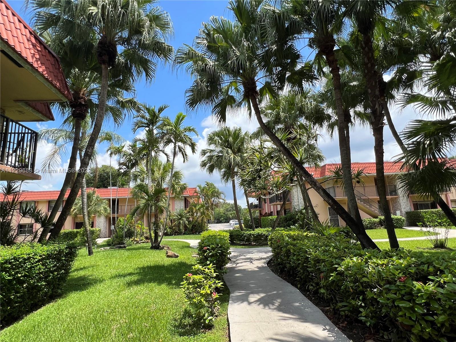 KENDALLWOOD VILLAS CONDO - Residential