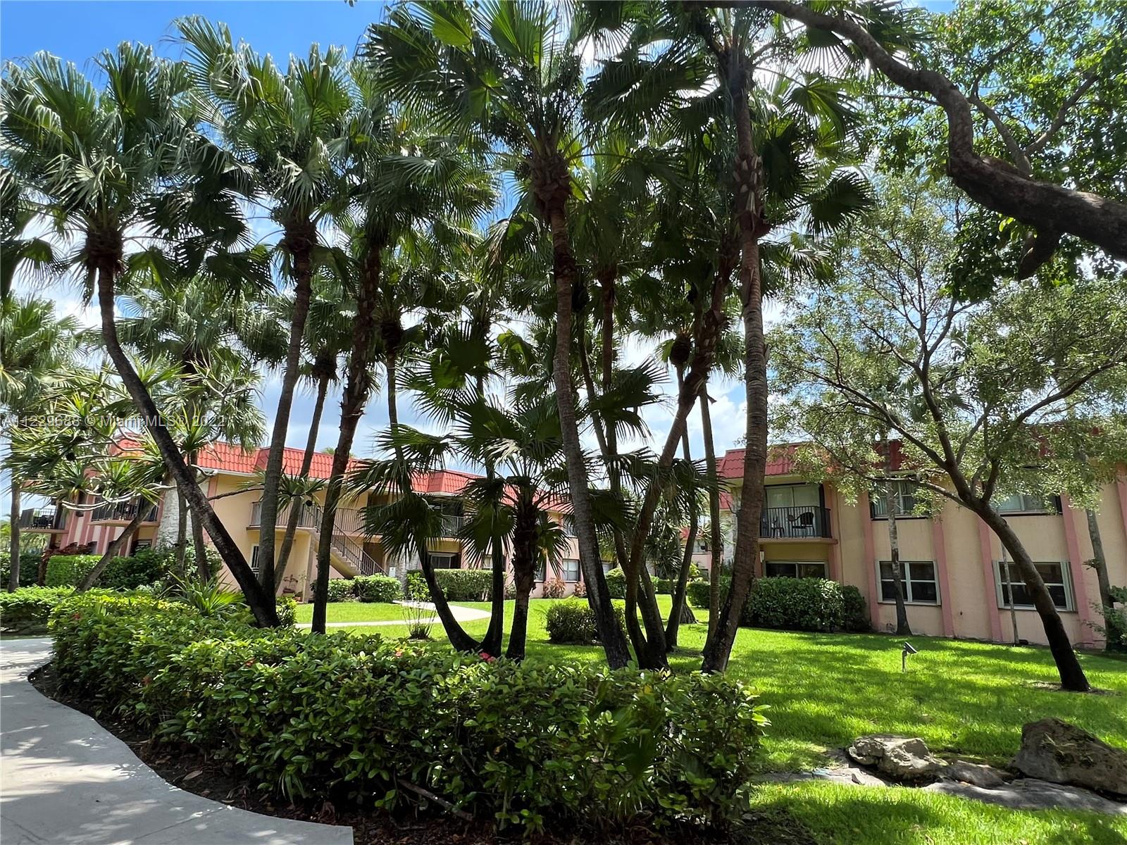 KENDALLWOOD VILLAS CONDO - Residential