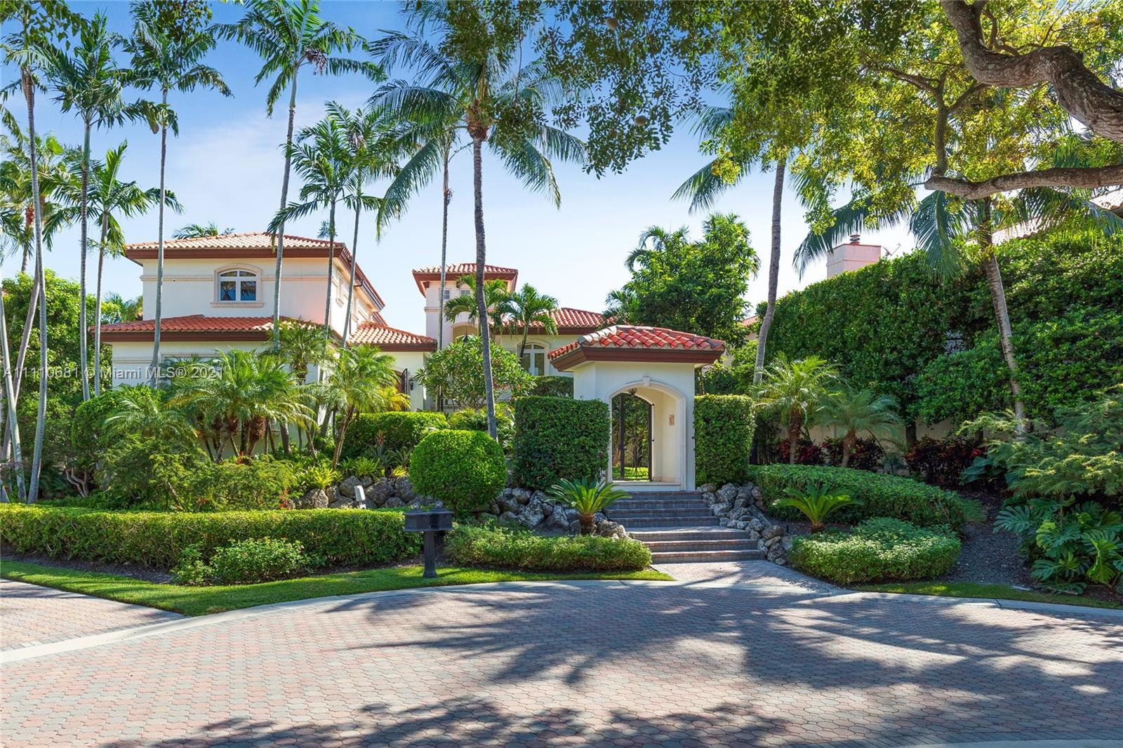 DEERING BAY ESTATES - Residential