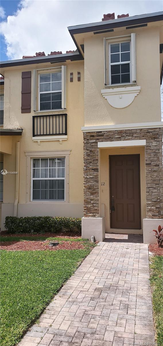 GREAT OPPORTUNITY TO LIVE IN PRESTIGIOUS MALIBU BAY! THIS CORNER TOWNHOME OFFERS NATURAL LIGHT LIKE NO OTHER! FEATURING A FORMAL DINING/LIVING ROOM AREA, FAMILY ROOM, 2 BEDROOMS IN SUITE UPSTAIRS AND 2 CLOSETS AND TRAY CEILING IN THE MASTER BEDROOM, FENCED IN PRIVATE PATIO, WASHER AND DRYER INSIDE AND WOOD FLOORS THROUGHOUT. THIS PROPERTY IS READY TO MOVE IN AND CALL IT HOME! COMMUNITY FEATURES GATED ACCESS, AMAZING AMENITIES AND CLUBHOUSE. IT CAN'T GET ANY BETTER AT THIS PRICE! SCHEDULE A TOUR TODAY!