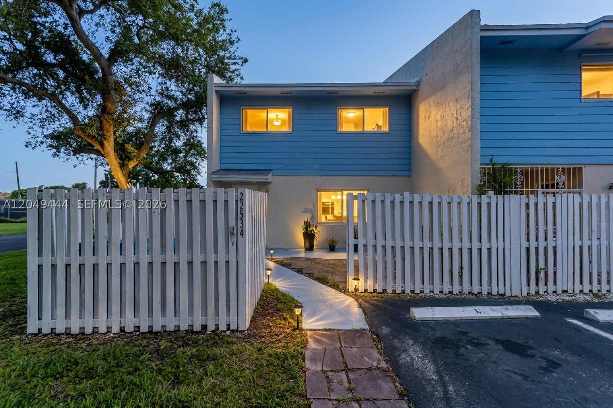 BLACK CREEK VILLAS - Residential