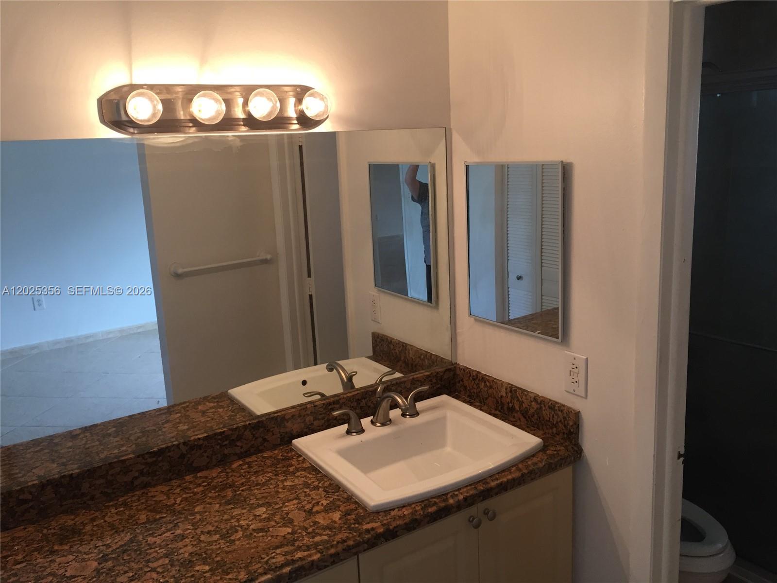 KENDALAIRE VILLAS CONDO - Residential Lease