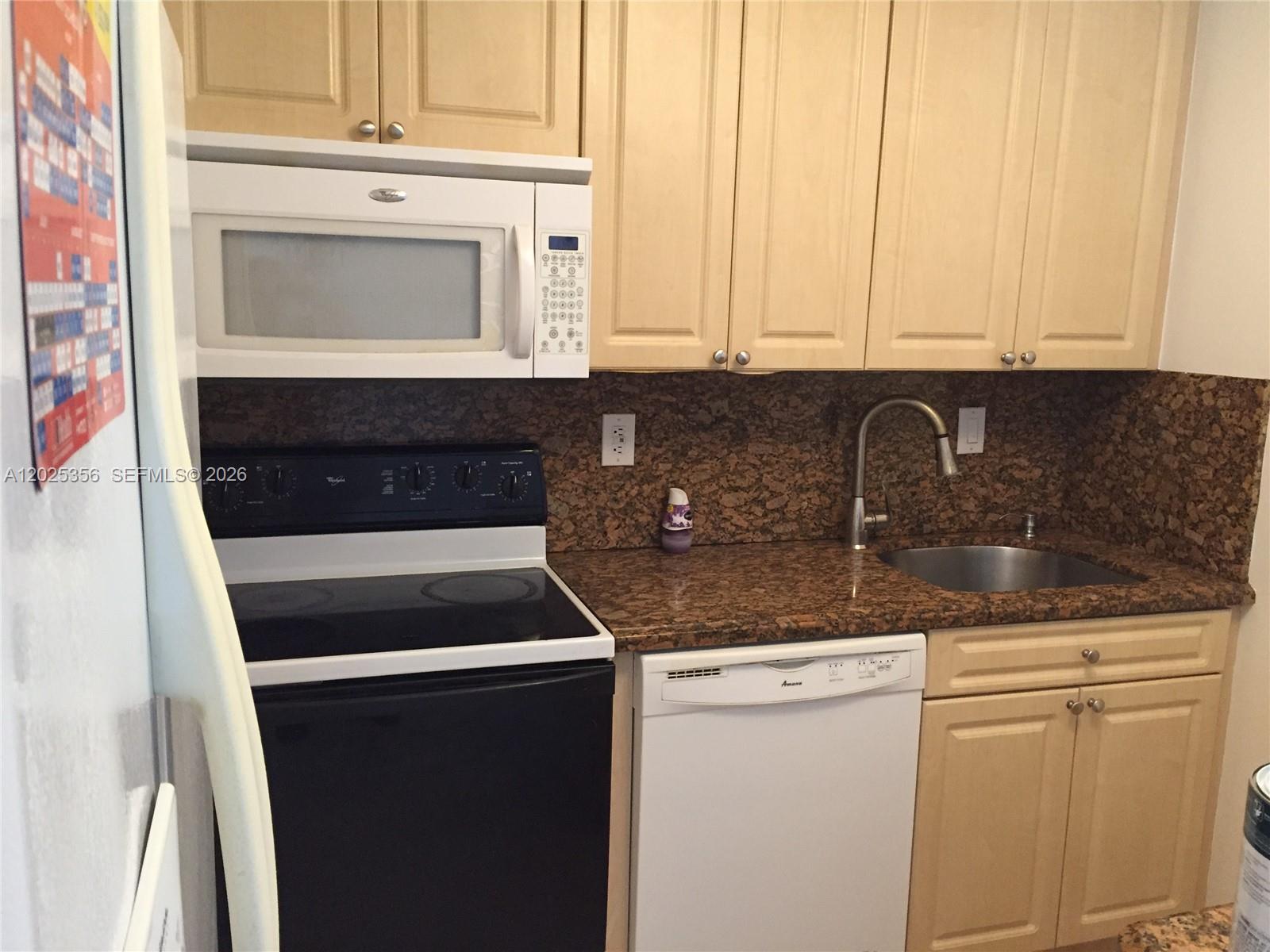 KENDALAIRE VILLAS CONDO - Residential Lease