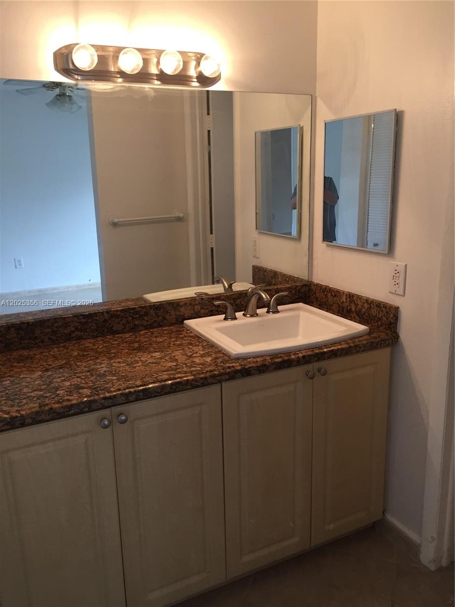 KENDALAIRE VILLAS CONDO - Residential Lease