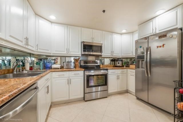 LA HACIENDA IN THE GABLES - Residential
