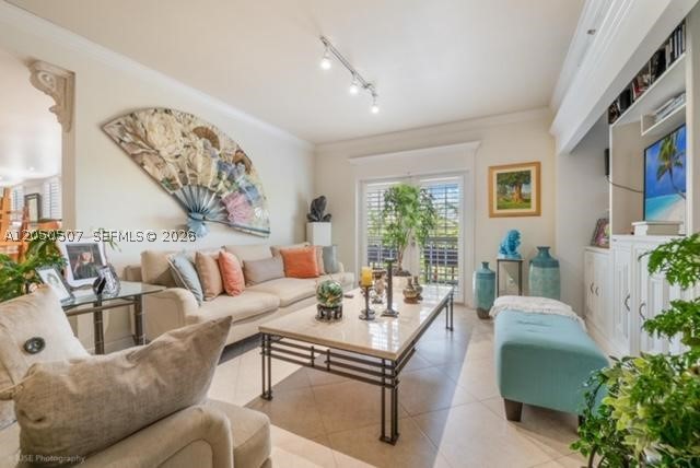 LA HACIENDA IN THE GABLES - Residential