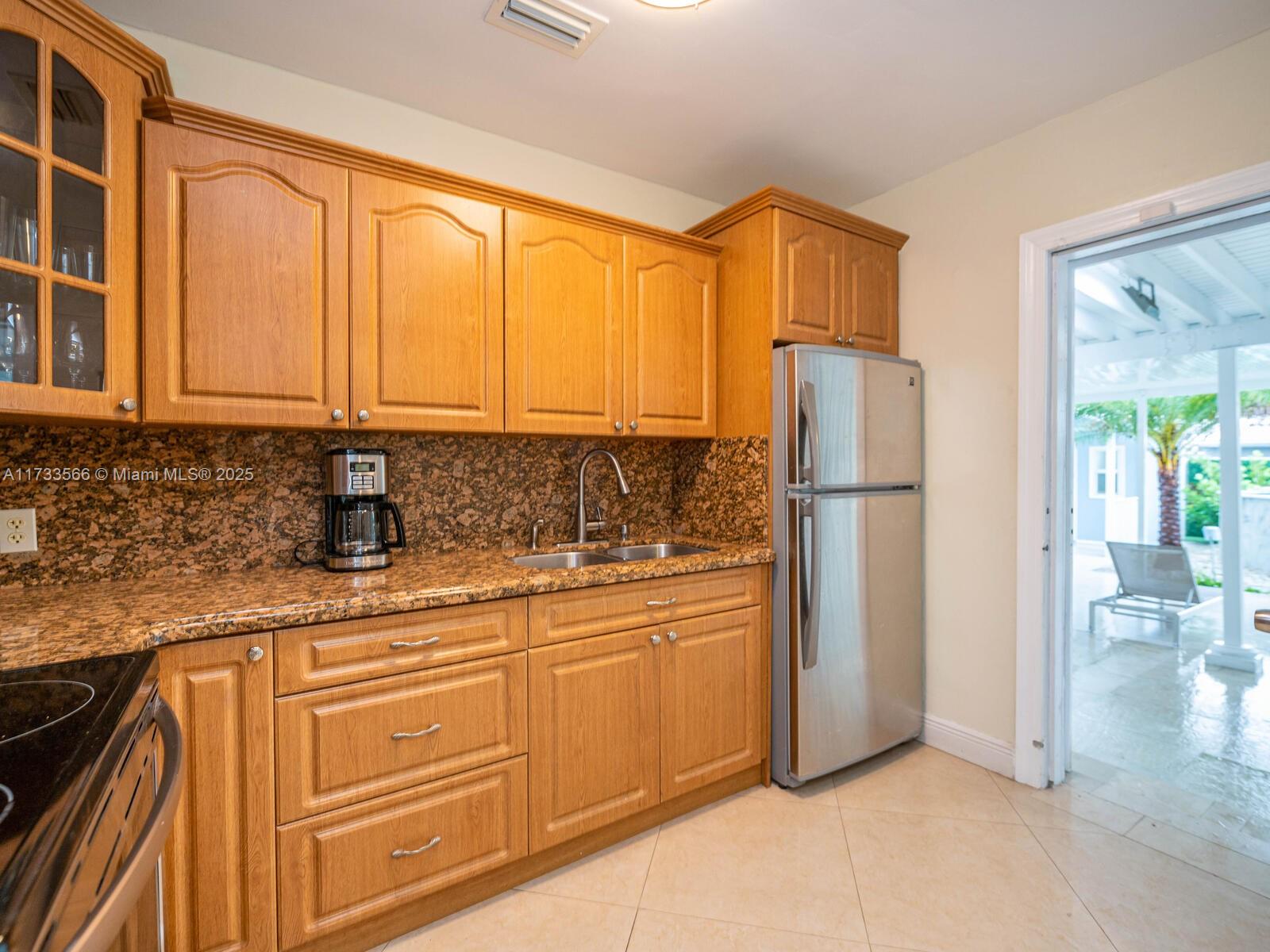 TAMIAMI GARDENS - Residential