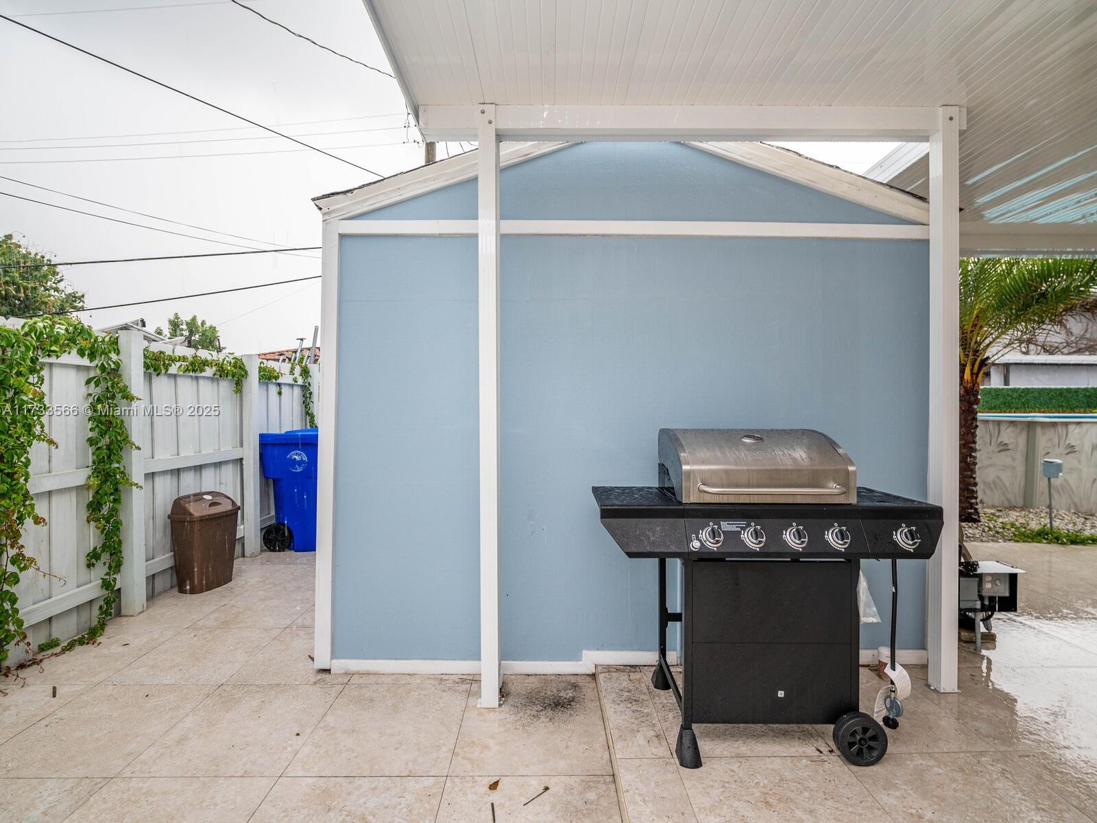 TAMIAMI GARDENS - Residential