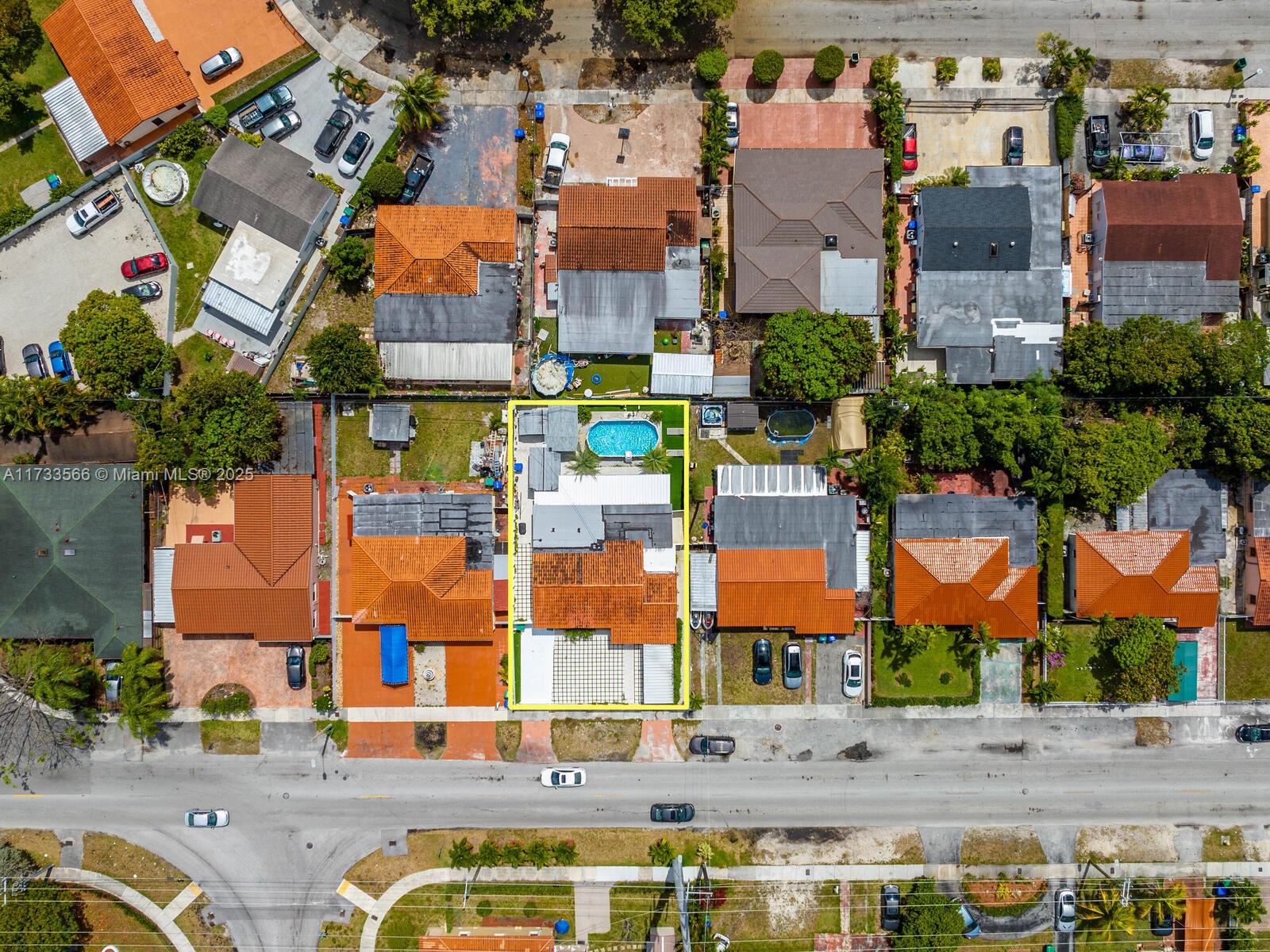 TAMIAMI GARDENS - Residential